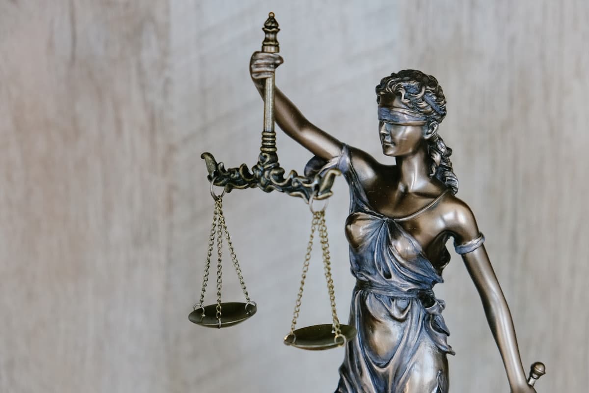 Statue of Lady Justice holding scales, representing civil litigation in Texas